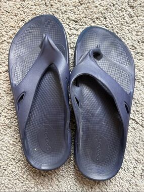OOFOS Woman’s Navy Blue Recovery Flip-Flops